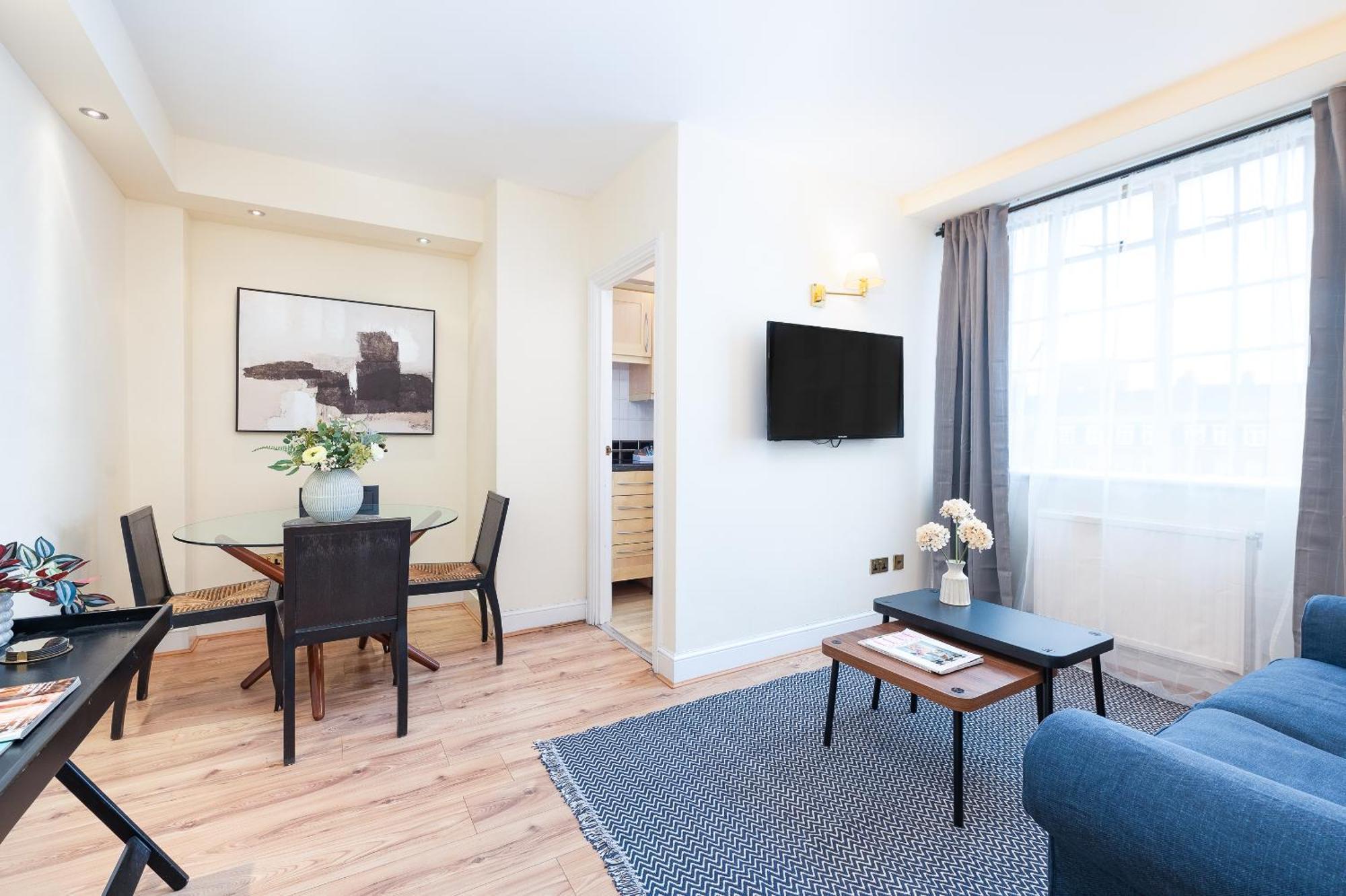 Capital One Bedroom Flat Chelsea Cloisters 724 * Londra